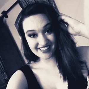 Meet your Posher, Larissa